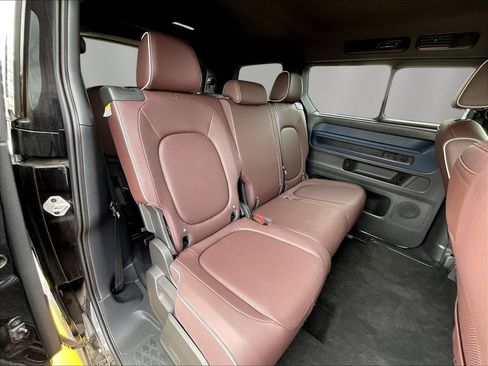 Used 2025 Volkswagen ID. Buzz Pro S RWD image 25