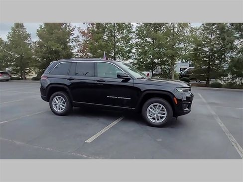 New 2025 Jeep Grand Cherokee Laredo X w/ Luxury Tech Group I image 34