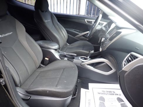 Used 2016 Hyundai Veloster image 36