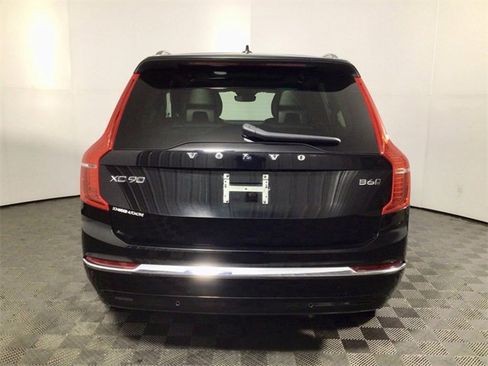 Used 2024 Volvo XC90 B6 Plus image 12