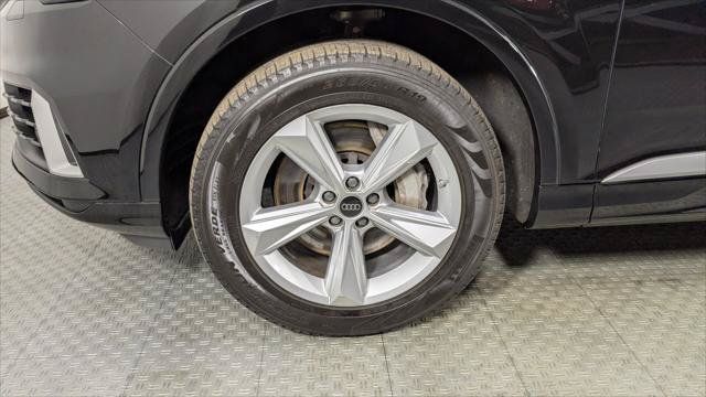 Used 2023 Audi Q7 3.0T Premium AWD/4WD image 37
