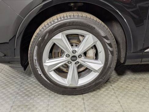 Used 2023 Audi Q7 3.0T Premium AWD/4WD image 37