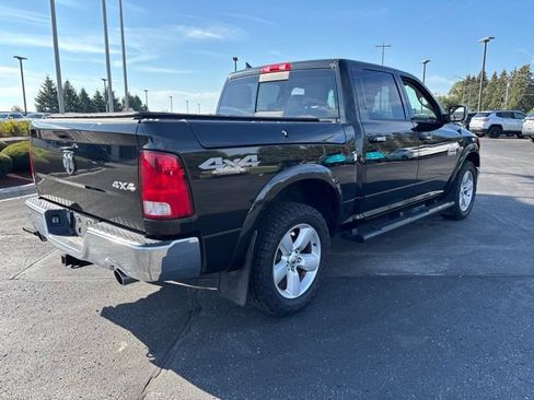 Used 2018 RAM 1500 SLT AWD/4WD image 10
