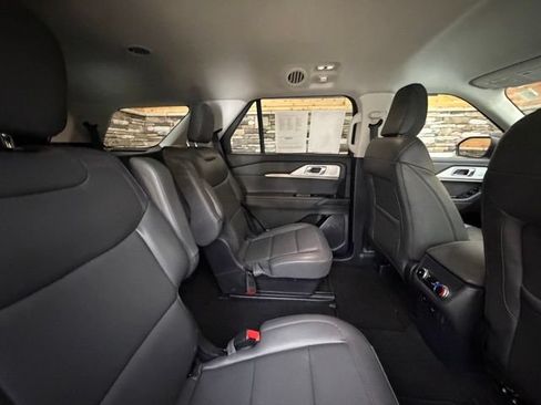 Used 2025 Ford Explorer Active w/ Active Comfort Package AWD/4WD image 35