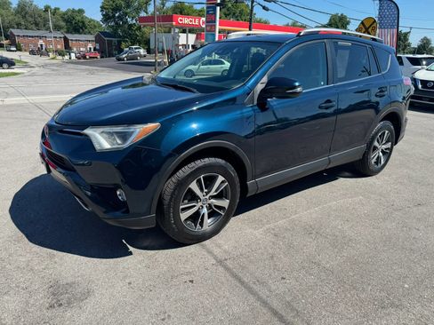 Used 2017 Toyota RAV4 XLE w/ Plus Special Value Package AWD/4WD image 5
