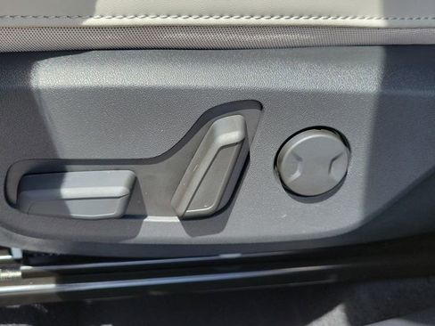 Used 2025 Kia Niro EX FWD image 23