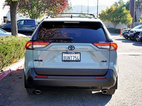 Used 2021 Toyota RAV4 XLE image 9