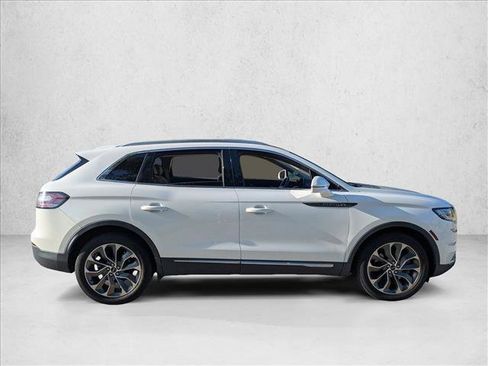Used 2022 Lincoln Nautilus Reserve w/ Class II Trailer Tow Package FWD image 4