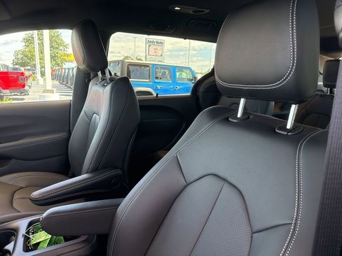 New 2026 Chrysler Voyager LX image 12