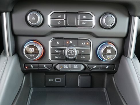 Used 2023 Chevrolet Suburban LT w/ Luxury Package image 23