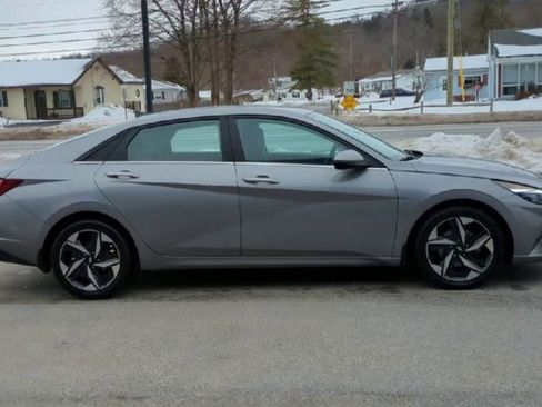 Used 2023 Hyundai Elantra Limited image 9