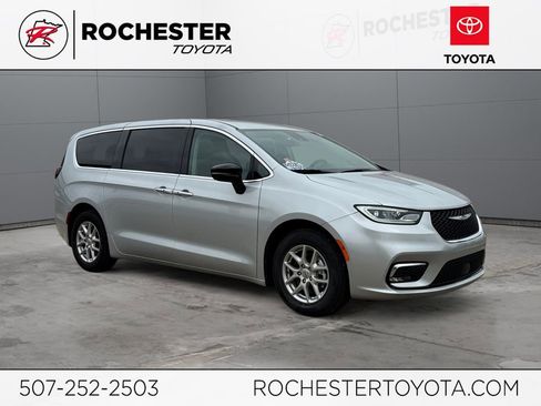 Used 2024 Chrysler Pacifica Touring-L FWD image 1