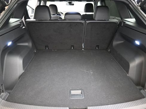 Certified 2025 Volkswagen Atlas Cross Sport SE image 19