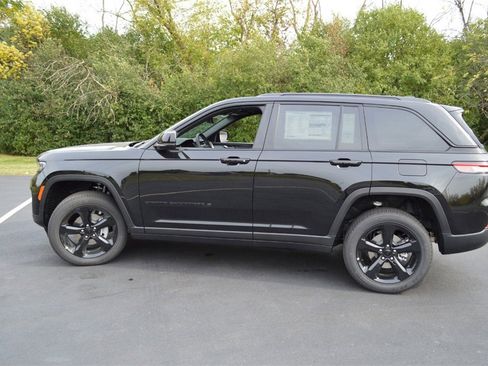 New 2025 Jeep Grand Cherokee Altitude image 8