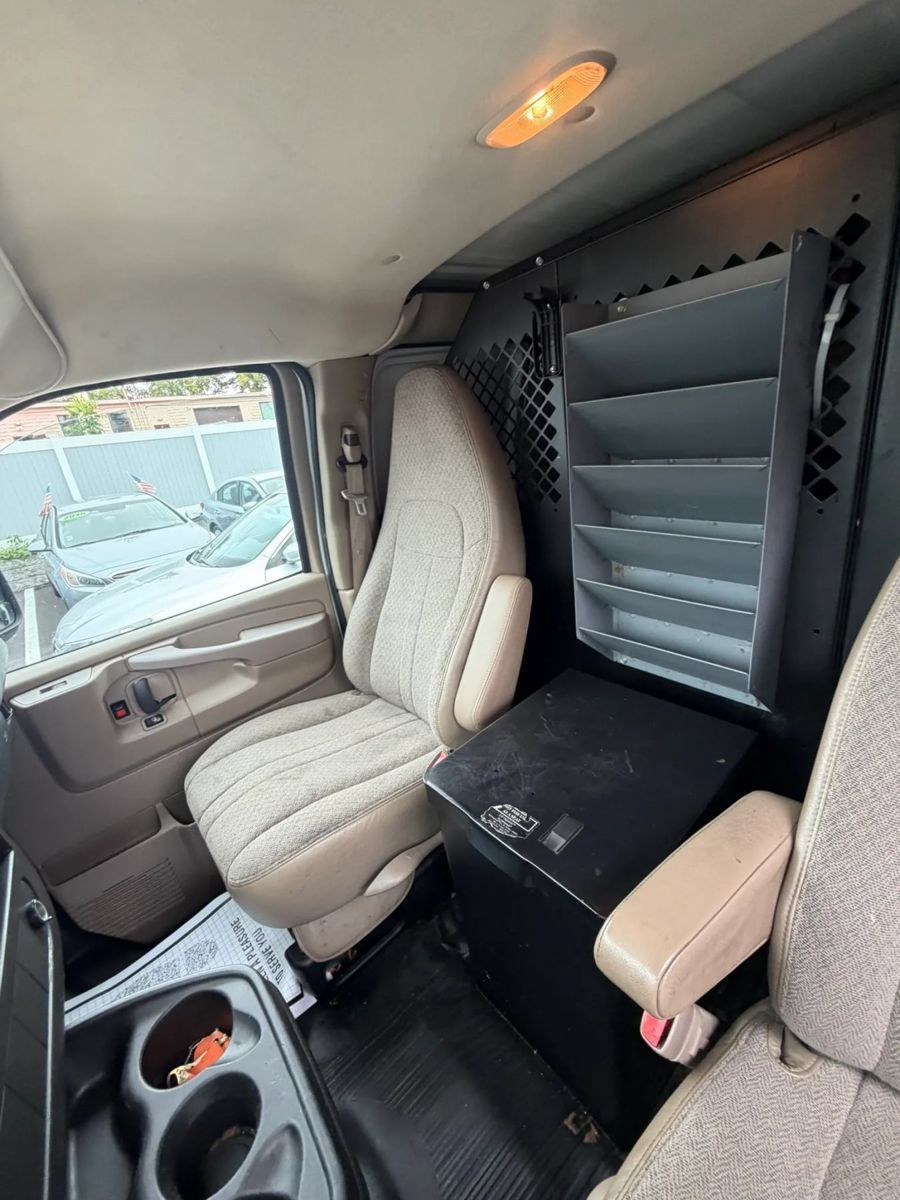 Used 2014 Chevrolet Express 2500 RWD image 14