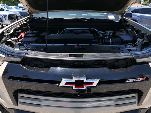 Used 2024 Chevrolet Colorado ZR2 w/ Technology Package AWD/4WD image 30