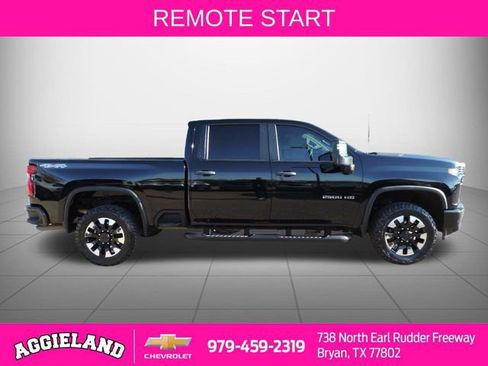Used 2020 Chevrolet Silverado 2500 Custom w/ Custom Value Package image 2