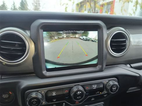 Used 2023 Jeep Wrangler Sahara image 17