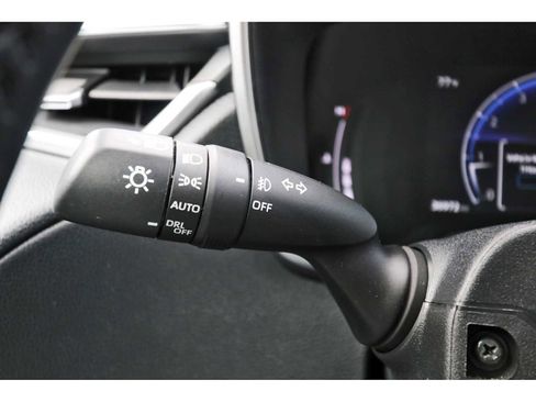 Used 2024 Toyota Corolla Cross XLE w/ Convenience Package FWD image 17