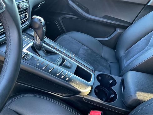 Used 2021 Porsche Macan image 29