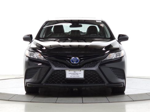Used 2020 Toyota Camry SE FWD image 2