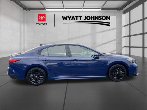 Used 2025 Toyota Camry SE FWD image 6