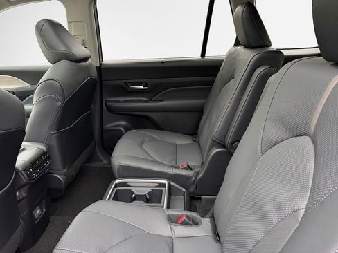 New 2026 Toyota Grand Highlander Platinum image 14