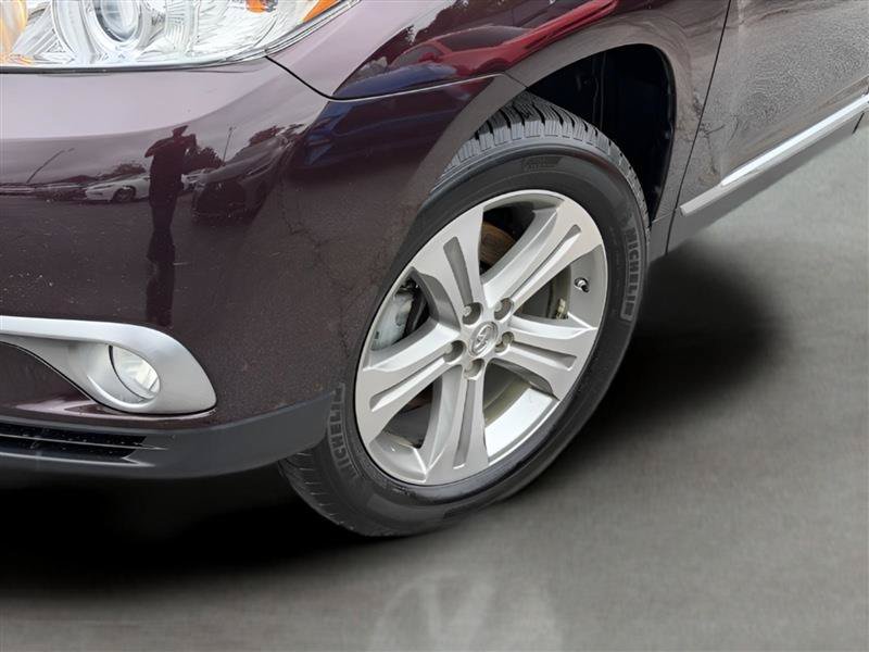 Used 2011 Toyota Highlander Limited w/ Tow Pkg FWD image 6