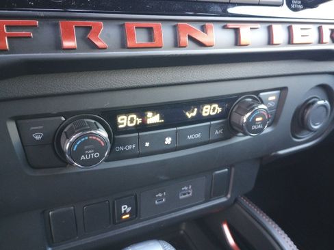 Used 2025 Nissan Frontier PRO-4X image 18