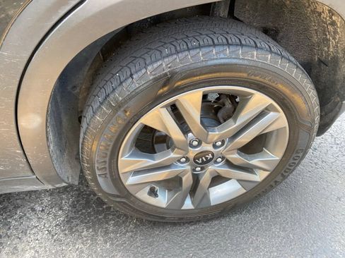 Used 2021 Kia Seltos S FWD image 5
