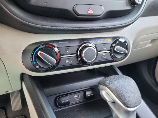 Used 2025 Kia Soul LX w/ LX Technology Package FWD image 20