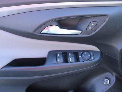 Certified 2025 Buick Envista Avenir image 10