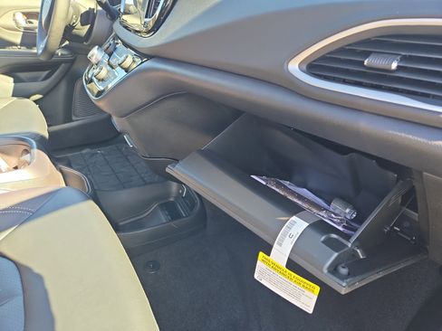 New 2026 Chrysler Voyager LX FWD image 24
