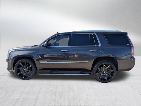 Used 2015 Cadillac Escalade Premium image 2