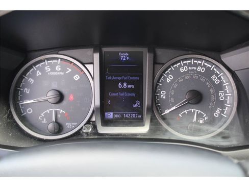Used 2017 Toyota Tacoma TRD Sport w/ Premium & Technology Package AWD/4WD image 21