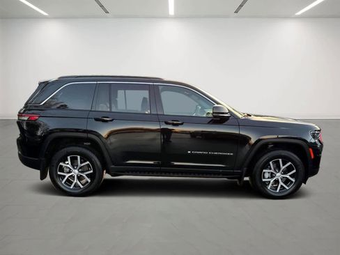 Used 2024 Jeep Grand Cherokee Limited w/ Luxury Tech Group II image 5