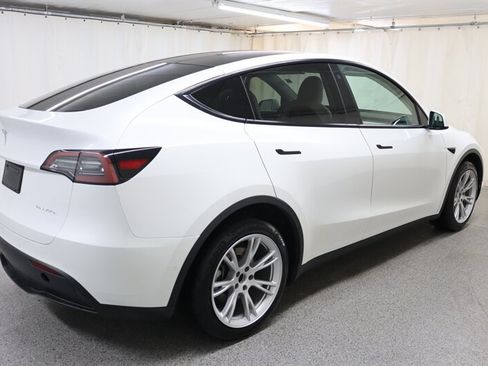 Used 2021 Tesla Model Y Long Range AWD/4WD image 5