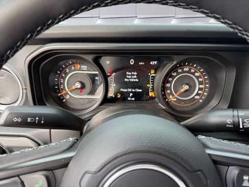 New 2026 Jeep Gladiator Sport AWD/4WD image 8