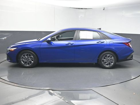 Used 2024 Hyundai Elantra SEL FWD image 5