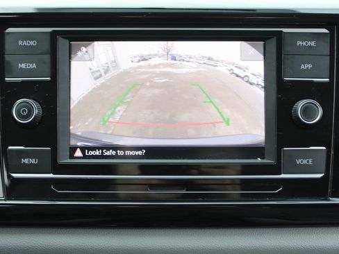 Certified 2022 Volkswagen Taos S image 15