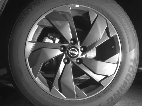 Used 2025 Nissan Rogue SV FWD image 12