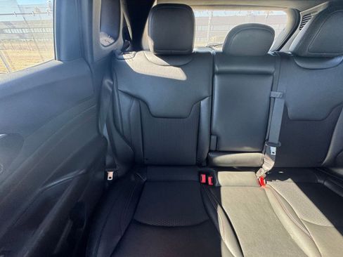 Used 2025 Jeep Compass Trailhawk image 37