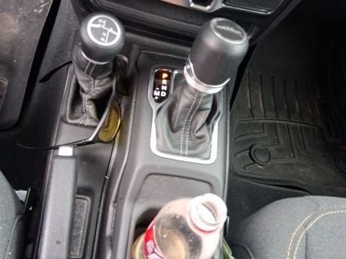 Used 2024 Jeep Gladiator Sport image 9