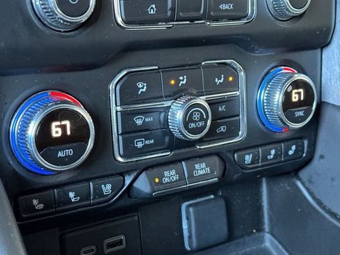 Used 2024 GMC Yukon XL SLT image 21