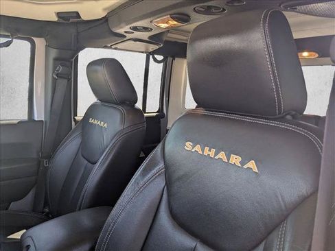 Used 2015 Jeep Wrangler Unlimited Sahara w/ Connectivity Group AWD/4WD image 12