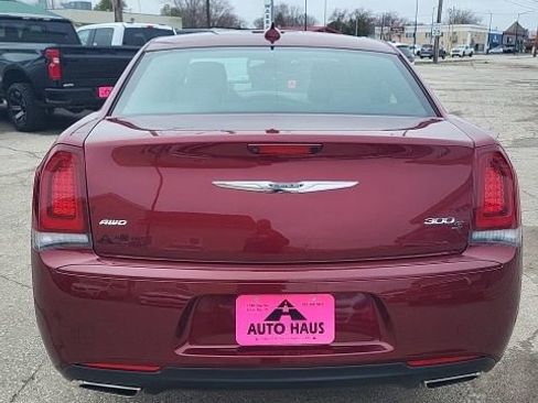 Used 2019 Chrysler 300 S image 14