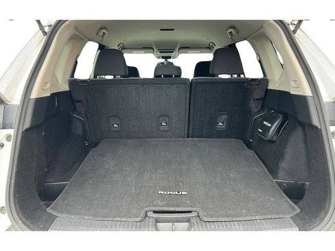 Used 2023 Nissan Rogue SV image 9
