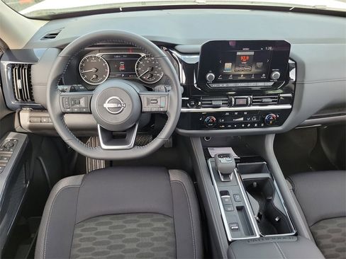 New 2025 Nissan Pathfinder SV w/ Black Appearance Package image 4