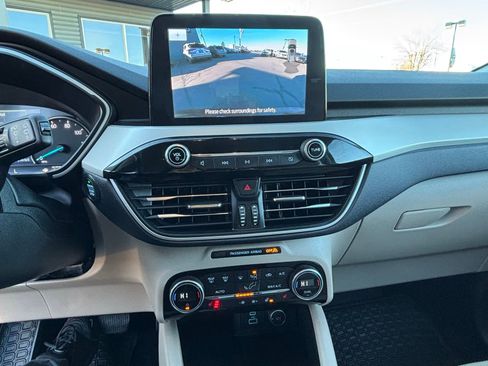 Used 2021 Ford Escape SEL image 18