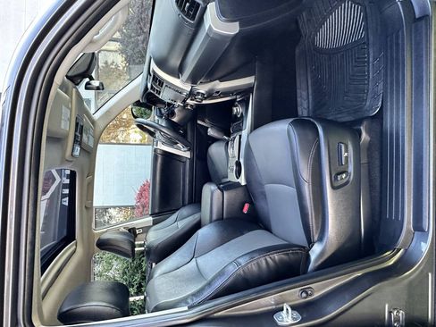 Used 2023 Toyota 4Runner SR5 Premium w/ Moonroof Package AWD/4WD image 24